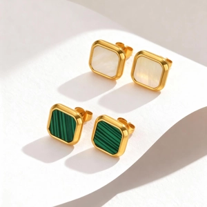 Square gold earrings set with white mother of pearl and green malachite insets