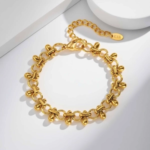 Detailed view of gold stainless steel link chain with K18 engraving and lobster clasp
