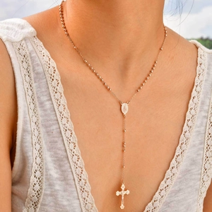 Collier chapelet or rose style britannique avec médaille de la vierge et pendentif croix