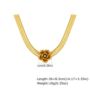 Detail of golden flower pendant necklace with dimensions 1cm and 36cm plus 8.5cm chain length