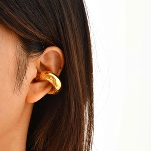 18K gold hollow C-shaped ear cuff with textured honeycomb design for non-pierced ears