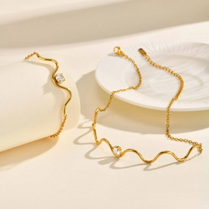 18K vergoldetes Edelstahl Schmuckset mit Wellen-Halskette und Armband