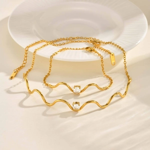 18K vergoldetes Schmuckset aus Edelstahl mit wellenförmiger Halskette, Armband und Zirkonen