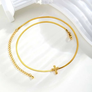Goldene Edelstahl Kreuzhalskette mit Schlangenkette und strukturiertem Anhänger für Unisex