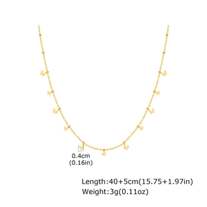 Dettaglio della collana con farfalle dorate con misura 0.4cm e lunghezza 40+5cm
