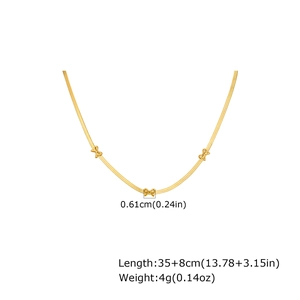 Détail du collier chaîne serpent en or 18 carats avec petits nœuds et dimensions