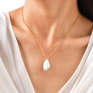 Ocean Style Stainless Steel Necklace Ceramic Conch Pendant Gold Bead Chain For Women Casual Beach Vacation Fashion Jewelry