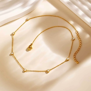 Collier Pendentif Cœur en Acier Inoxydable avec Strass pour Femmes Plaqué Or Chaîne Croisée Simple Bijoux de Mode