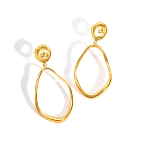 Détails de boucles d'oreilles géométriques dorées polies avec finition miroir