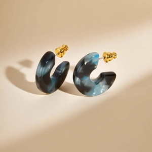 Minimalist C-shaped marble resin hoop earrings with elegant golden metal studs