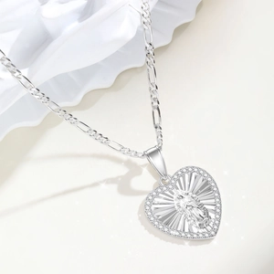 Collier cœur Vierge de Guadalupe en argent avec zircons et chaîne Figaro