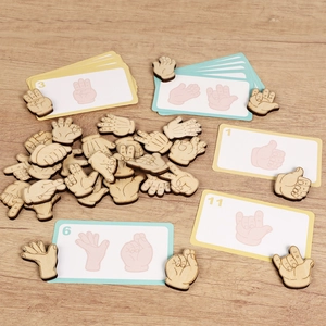 Puzzle in legno con gesti e carte numeriche per la coordinazione occhio-mano dei bambini