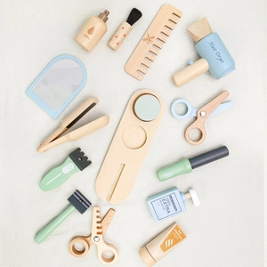 Set parrucchiere in legno per bambini con strumenti per capelli in colori Morandi