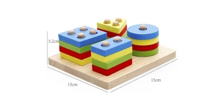 Detaillierte Größenansicht der geometrischen Holzbausteine mit Maßen 15x13x5,2 cm