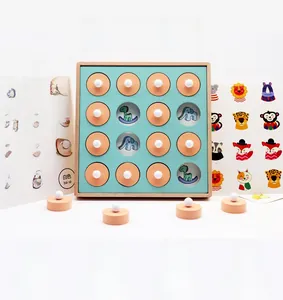 Vue détaillée du jeu de mémoire en bois avec cartes cognitives pour enfants