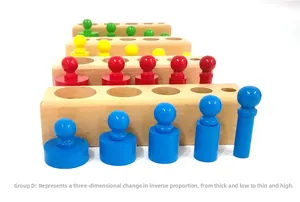 Détail des cylindres Montessori en bois montrant une variation inverse de taille en quatre couleurs