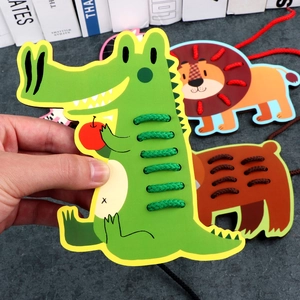 Jouet de laçage en bois pour enfants avec animaux de dessin animé et cordons colorés éducatifs