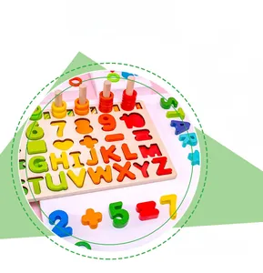Détail d'un puzzle éducatif en bois avec chiffres 0-9 colorés et 26 lettres de l'alphabet