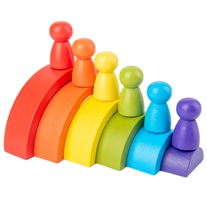 Regenbogen-Stapelspielzeug aus Holz mit 6 bunten Bögen und passenden Biegepuppen für Kinder
