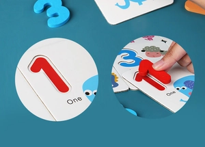 Détail de chiffres 3D en bois et cartes illustrées pour l'éveil mathématique