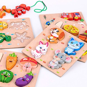 Puzzle éducatif en bois comprenant des animaux marins colorés et des jouets à enfiler