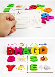 Gros plan de cartes d'apprentissage alphabet pour enfants avec lettres en bois colorées
