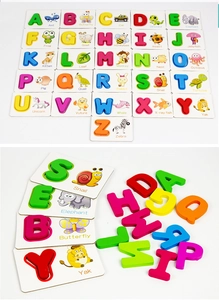 Détail de 26 lettres en bois colorées et cartes d'apprentissage de l'alphabet pour enfants