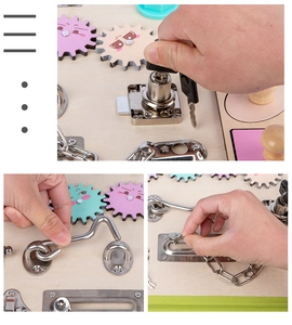 Detail van houten Montessori busy board met metalen sloten, sleutels en kleurrijke raderen