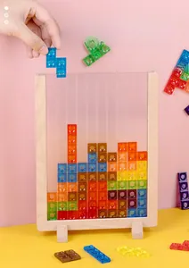 Puzzle 3D avec cadre en bois et blocs translucides colorés de style russe