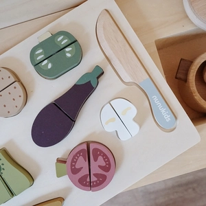 Set di verdure da tagliare in legno per bambini con tagliere e coltello giocattolo