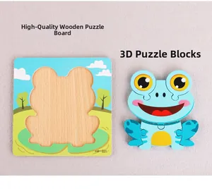 Détail des pièces de puzzle de grenouille bleue lisse et plateau en bois pour l'éducation