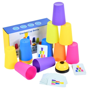 Set gioco di tazze impilabili con 12 tazze colorate, carte e campanello per bambini