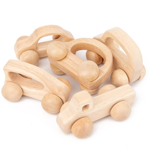 Ensemble de voitures miniatures en bois naturel poli pour le développement des tout-petits