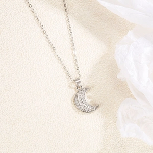 Collier en argent sterling S925 avec pendentif lune serti de zircons cubiques