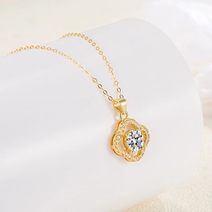 Elegante 18 Karat Gold S925 Silber Kleeblatt Kette mit funkelndem Moissanit Anhänger