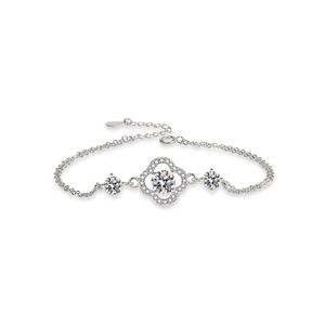 Elegant S925 sterling silver clover moissanite bracelet with sparkling diamond accents