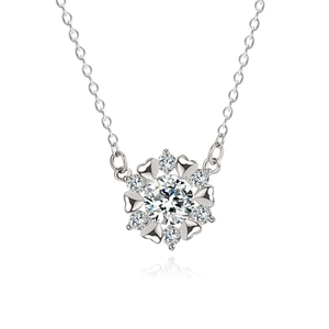 Collier avec pendentif cœur en moissanite en argent S925 et grappe de fleurs brillante