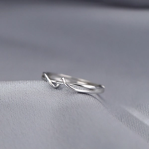 Anello s925 argento con linee ondulate e design geometrico aperto per donna elegante