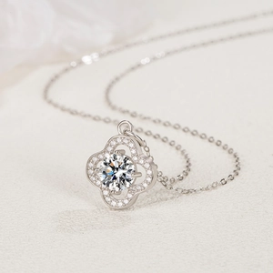 Elegant S925 sterling silver clover necklace featuring a sparkling round center stone