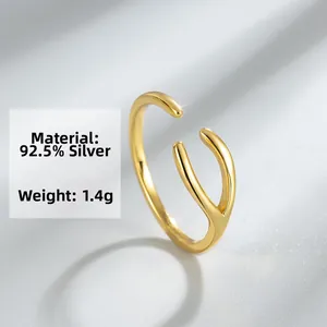 Detail showing gold Y-shaped wishbone silver ring with 1.4g weight specification