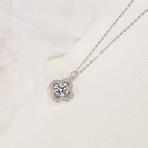 Elegant S925 sterling silver four-leaf clover necklace with sparkling zircon pendant