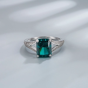 S925 sterling silver ring featuring an emerald-cut green stone with side accents