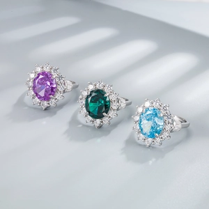 Ringe aus 925er Silber mit blauen, grünen und lila Saphiren im Halo-Design mit Zirkonia