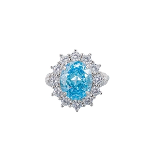 Luxuriöser Ring aus 925er Sterlingsilber mit ovalem blauem Saphir und Diamant-Halo-Design