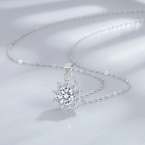 Collier tournesol en argent 925 avec diamant de 6mm et pendentif floral élégant