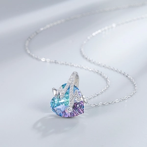 Collana a cuore in argento S925 con cristallo austriaco blu sfumato e dettagli in pavé