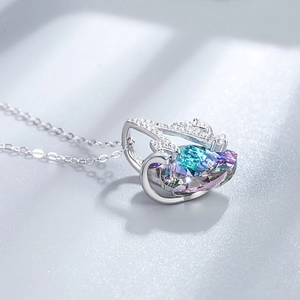 Collana cigno in argento S925 con cuore di cristallo arcobaleno e zirconi bianchi