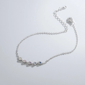 Elegant S925 silver bracelet with five gradient heart-shaped cubic zirconia gems
