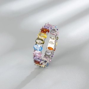 Bague éternité en argent S925 sertie de zircons multicolores de forme ovale élégante