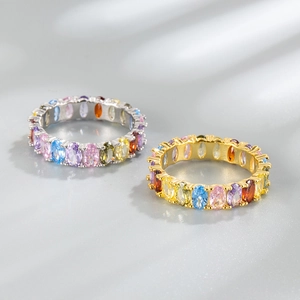 Bagues d'éternité arc-en-ciel avec oxydes de zirconium ovales en or et argent